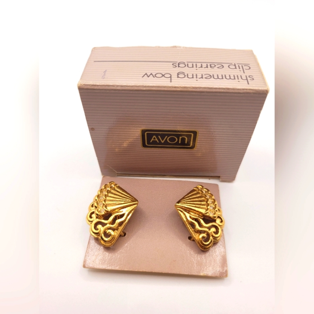 Avon Vintage Fan Pierced Earrings